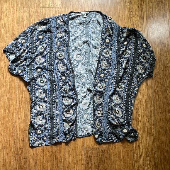 American Eagle Floral Kimono - Picture 1 of 2